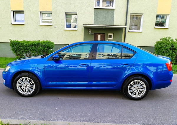 Skoda Octavia cena 33900 przebieg: 207000, rok produkcji 2014 z Szamotuły małe 106